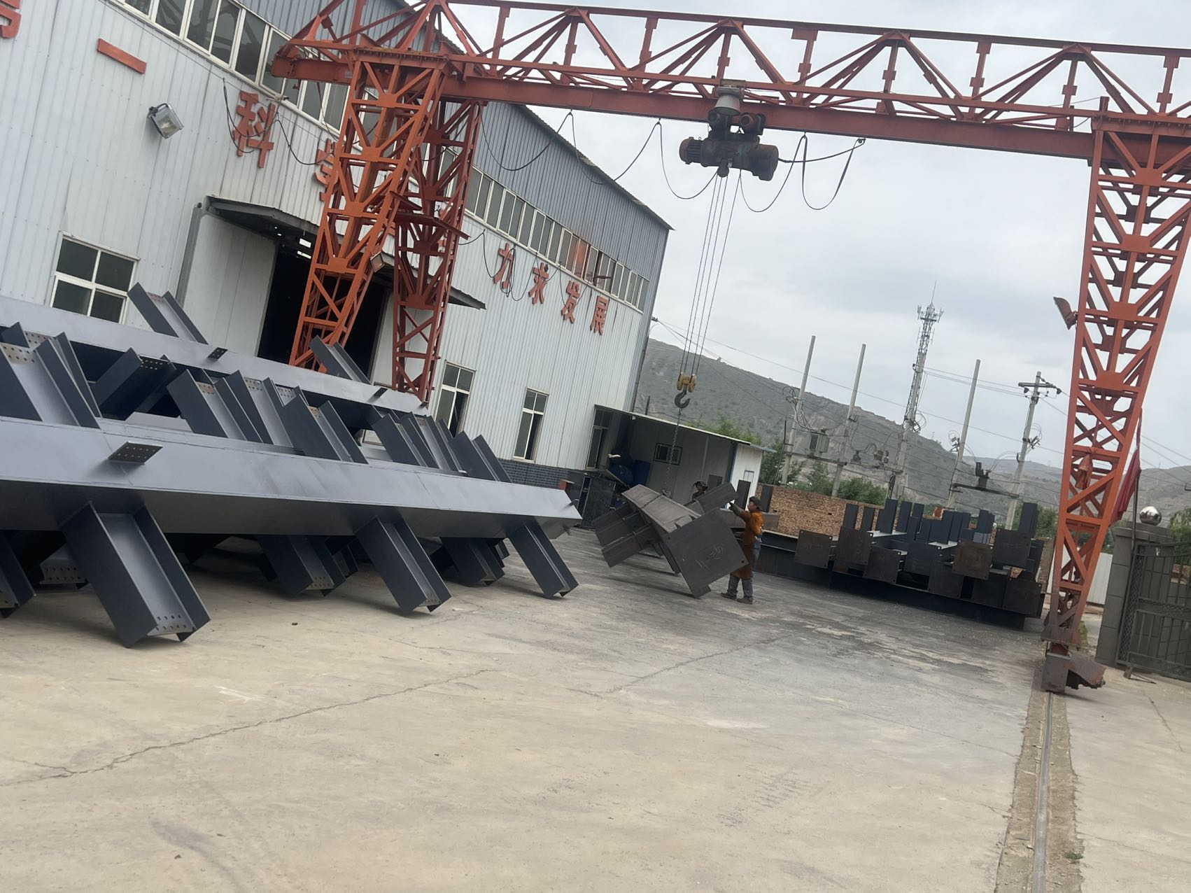 天水恒通汽車(chē)產(chǎn)業(yè)園一綜合服務(wù)中心鋼結(jié)構(gòu)加工項(xiàng)目